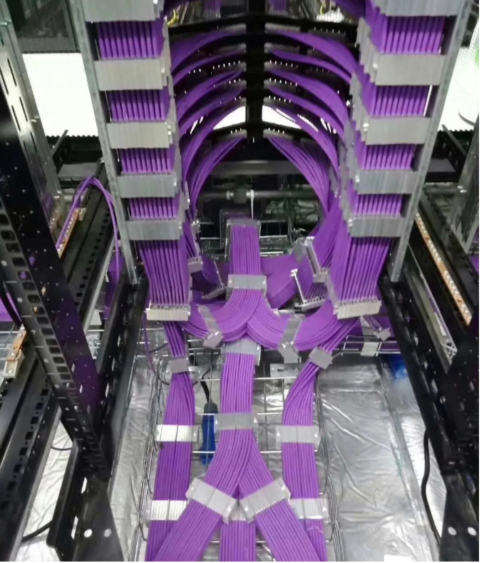 北京弱電系統(tǒng)工程安裝中如何進行機柜理線_凱源恒潤北京監(jiān)控安裝公司有妙招！