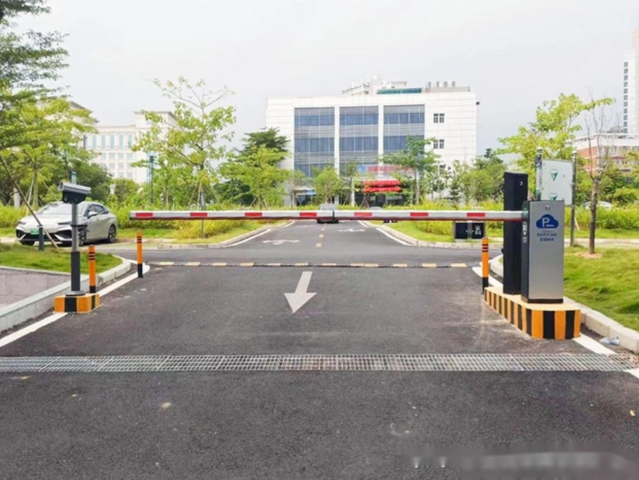 北京小區(qū)車牌識別技術在停車場系統(tǒng)中如何應用？凱源恒潤北京監(jiān)控安裝工程公司有妙招！