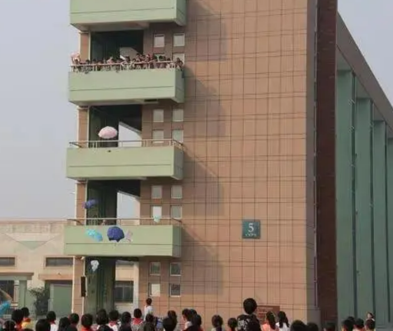 北京樓道擁擠監控識別系統是什么？凱源恒潤北京監控安裝工程公司專業專注于學生防踩踏